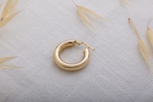 עגילי חישוק ענקיים