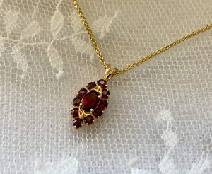 שרשרת זהב אדמונית יפייפיה