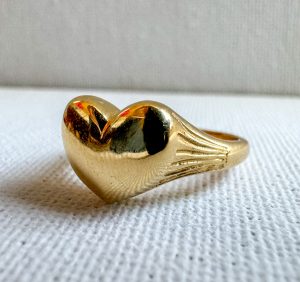 טבעת זהב חותם לב יהלום